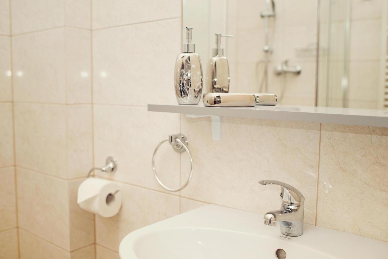 Makara Hotel Katowice Ngoại thất bức ảnh
