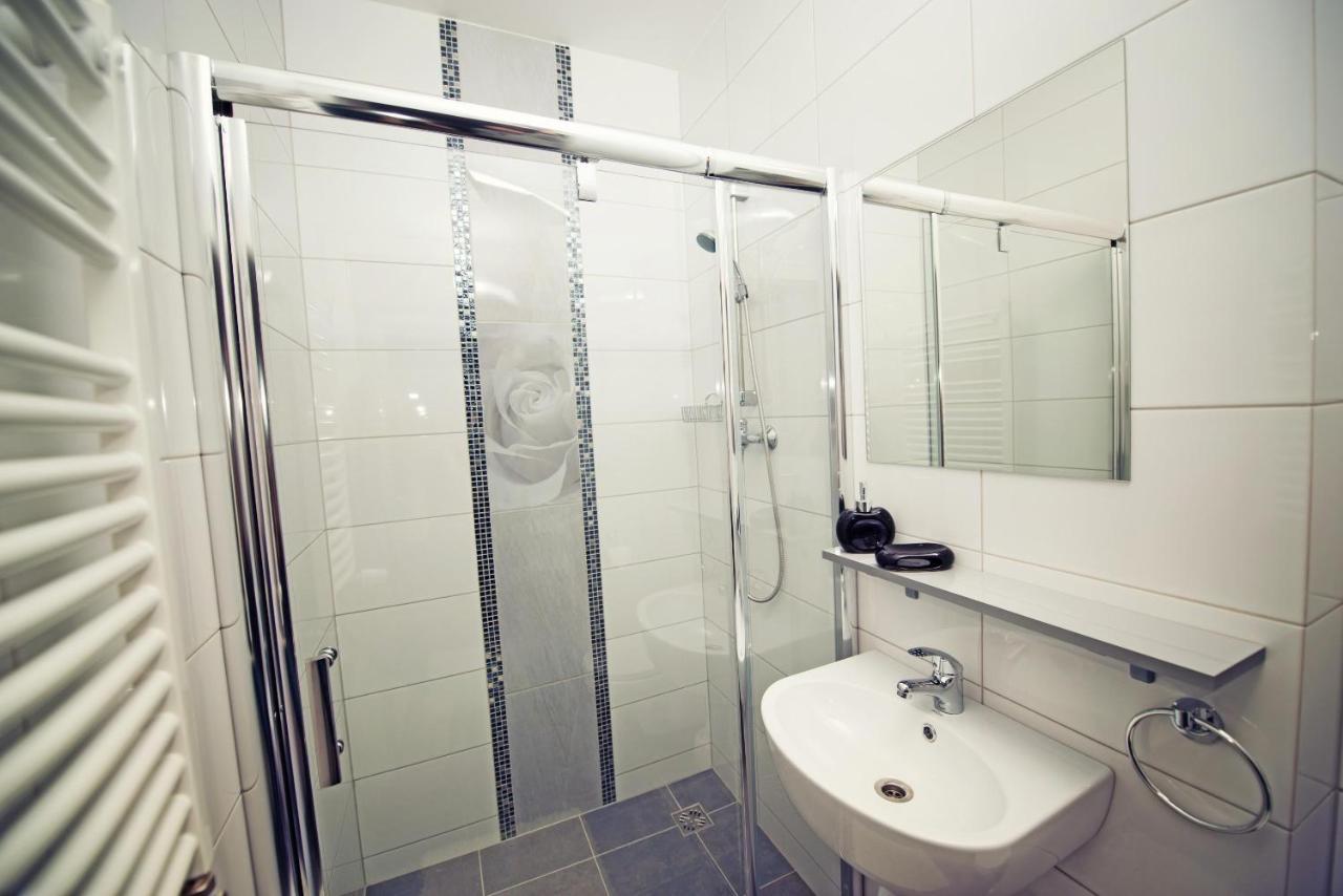 Makara Hotel Katowice Ngoại thất bức ảnh