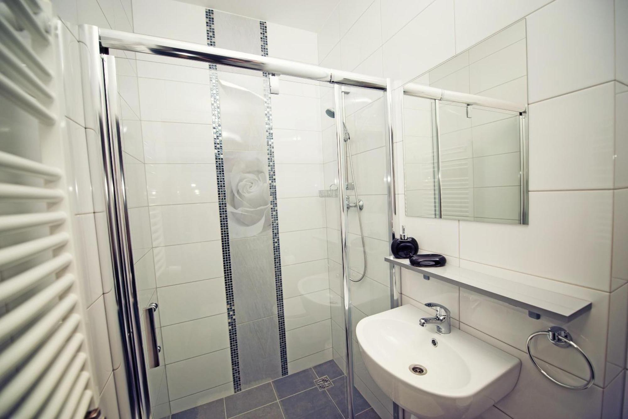 Makara Hotel Katowice Ngoại thất bức ảnh