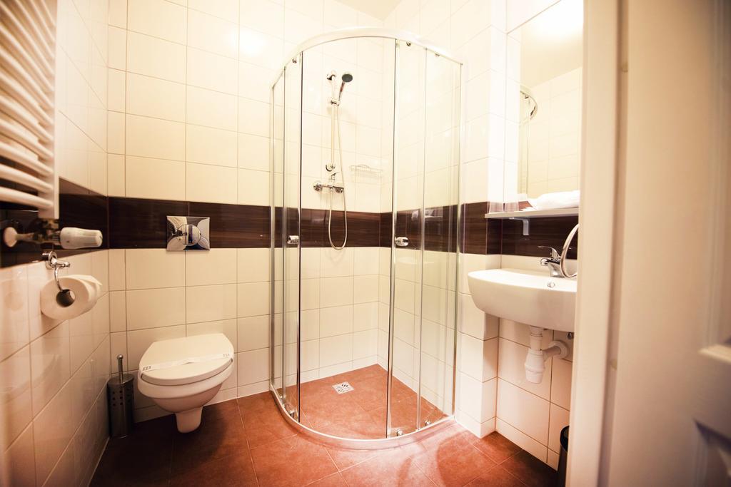 Makara Hotel Katowice Phòng bức ảnh