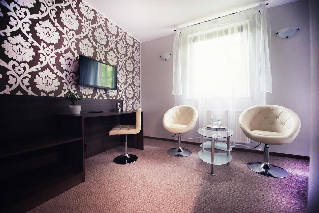 Makara Hotel Katowice Phòng bức ảnh